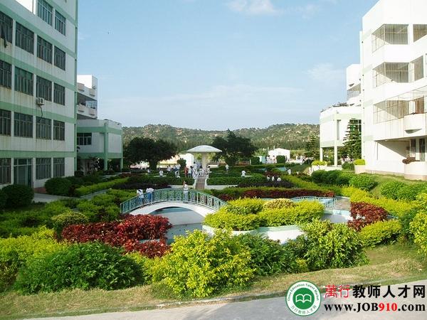 汕头市潮阳恩溢学校是1997年由珠海恩溢教育集团投资兴建,是潮汕地区